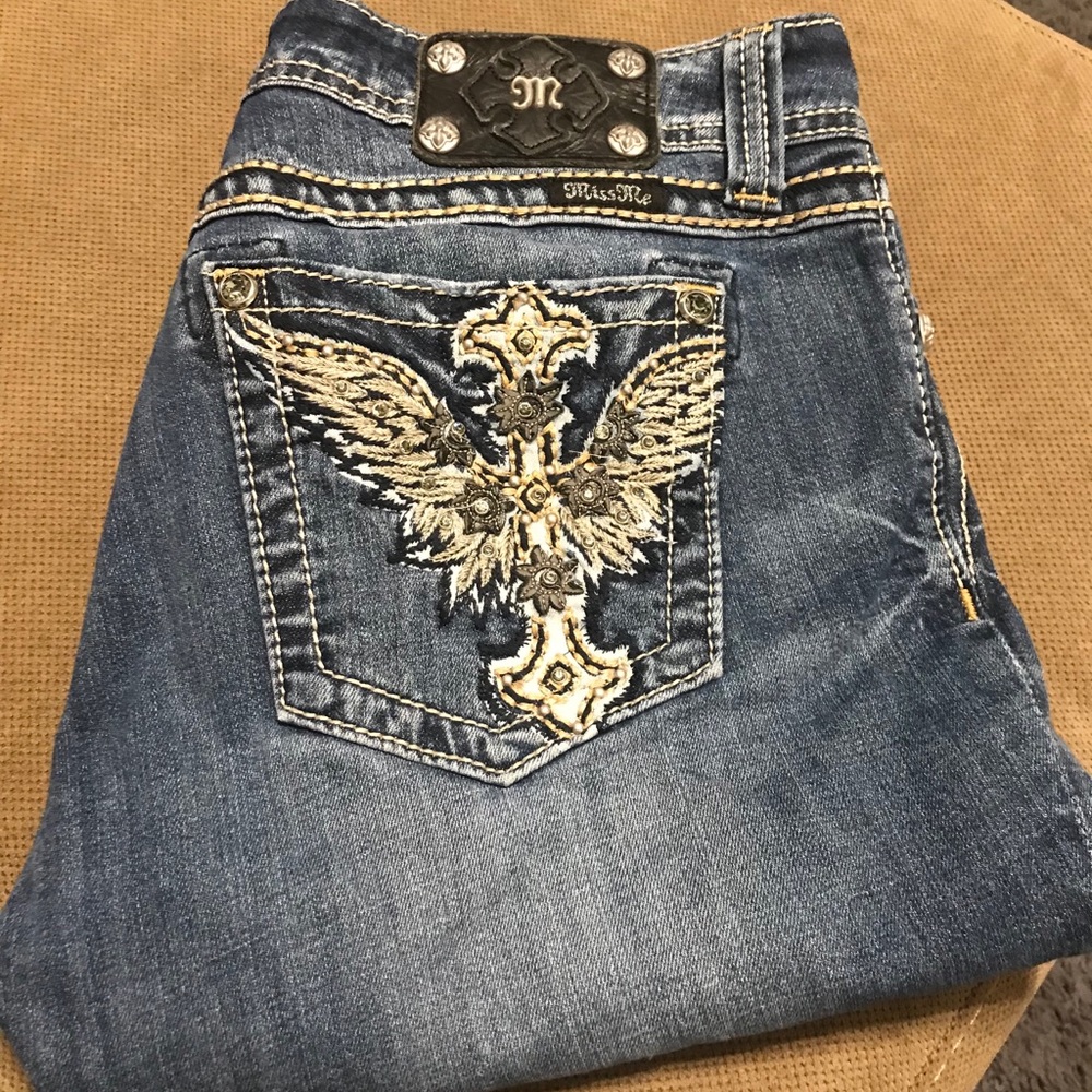 Miss Me distressed skinny jeans tag size 32.